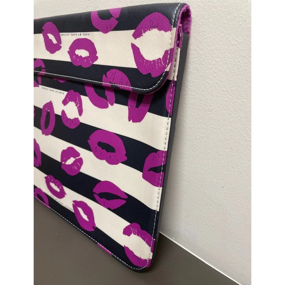 Marc By Marc Jacobs Tablet Kiss Bag